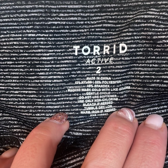 Torrid Performance Curve Active Capri w/ Pockets 💪🏻 - Picture 2 of 4